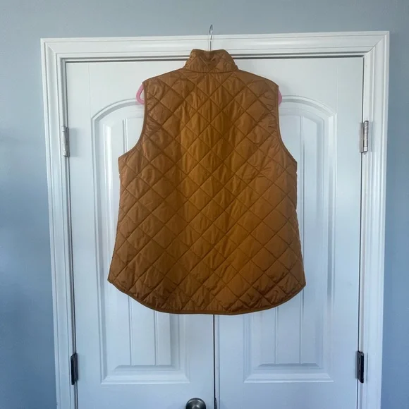Old Navy Women's Quilted Mustard/Gold Vest - Picture 3 of 4